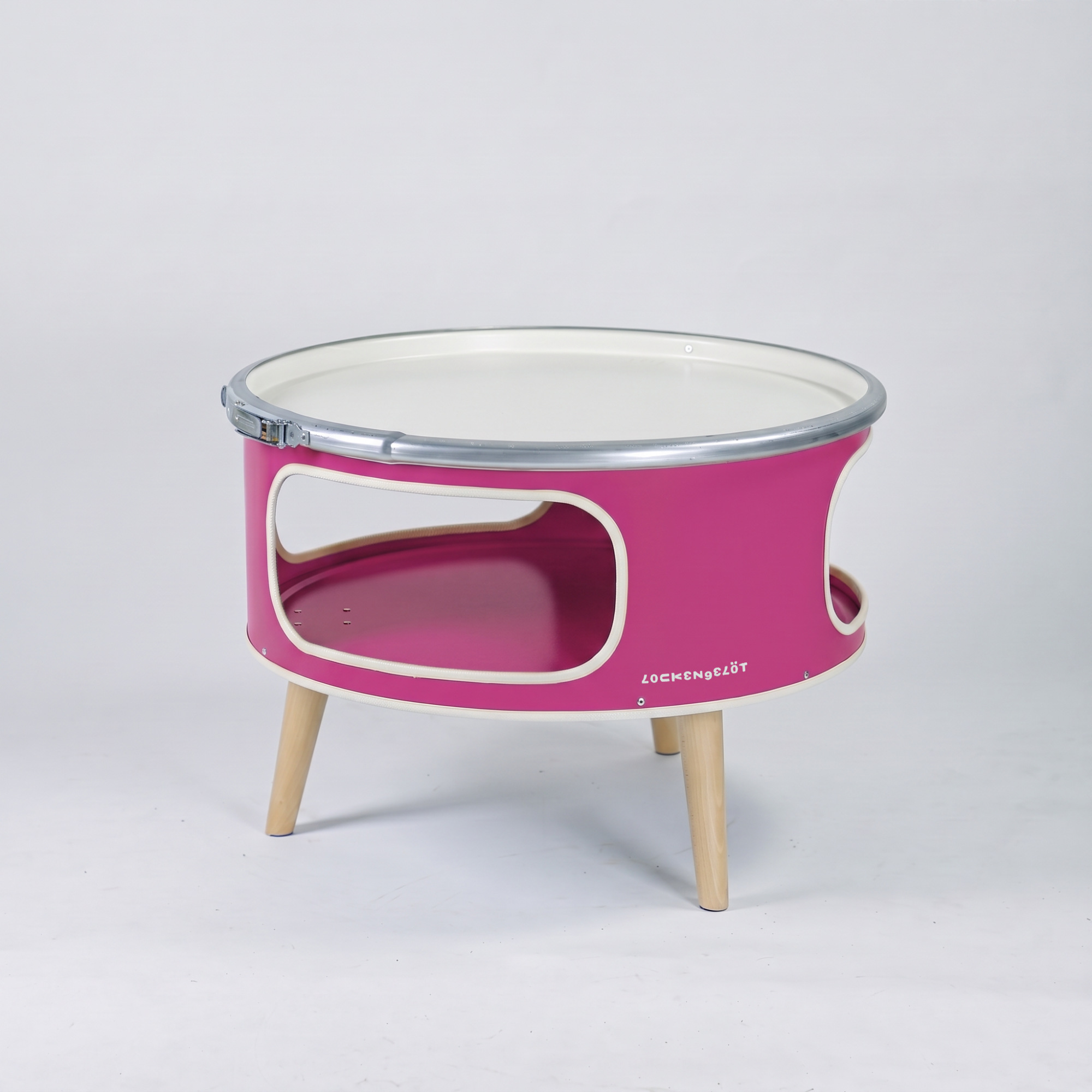Betty "Telemagenta" RAL 4010 (Special Color)