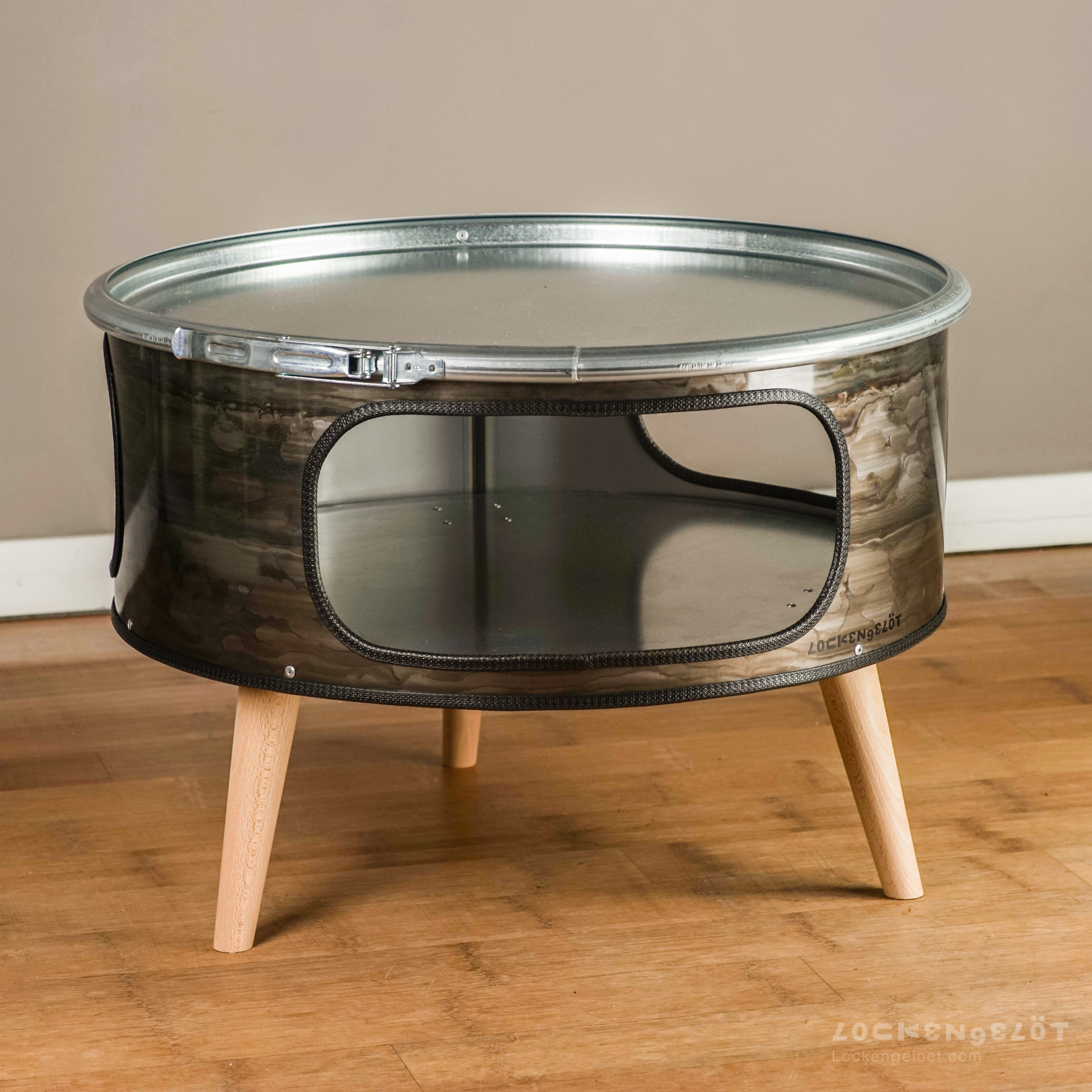 Betty "burnished" glossy