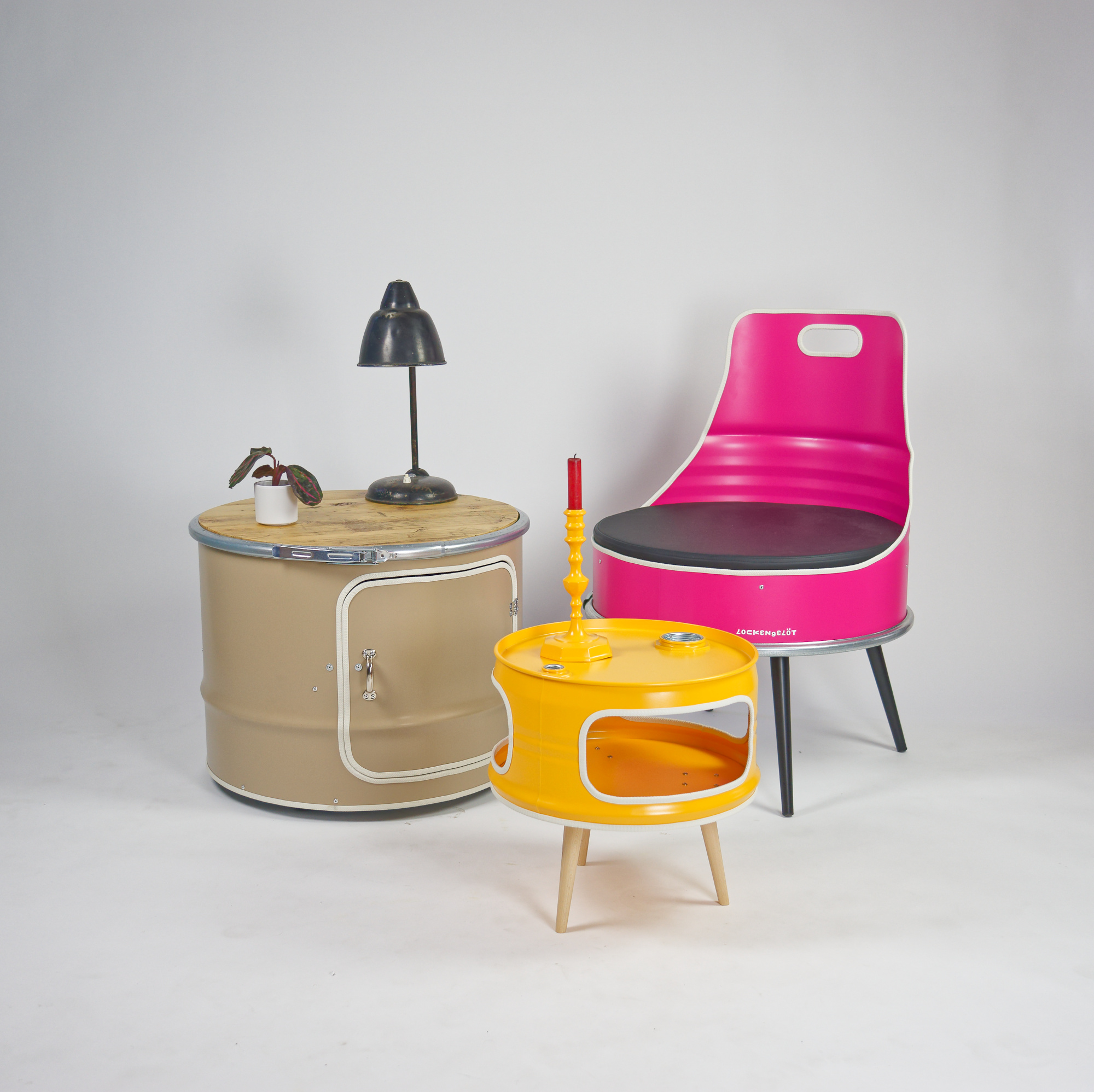 Chair "Telemagenta" RAL 4010 (special color)